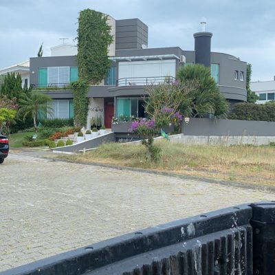 Execução de obra residencial de alto padrão em Florianópolis - EA Lisboa Construtora. (8)